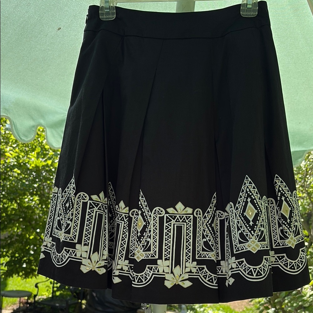 White House Black Market Black lined Skirt with geometric design